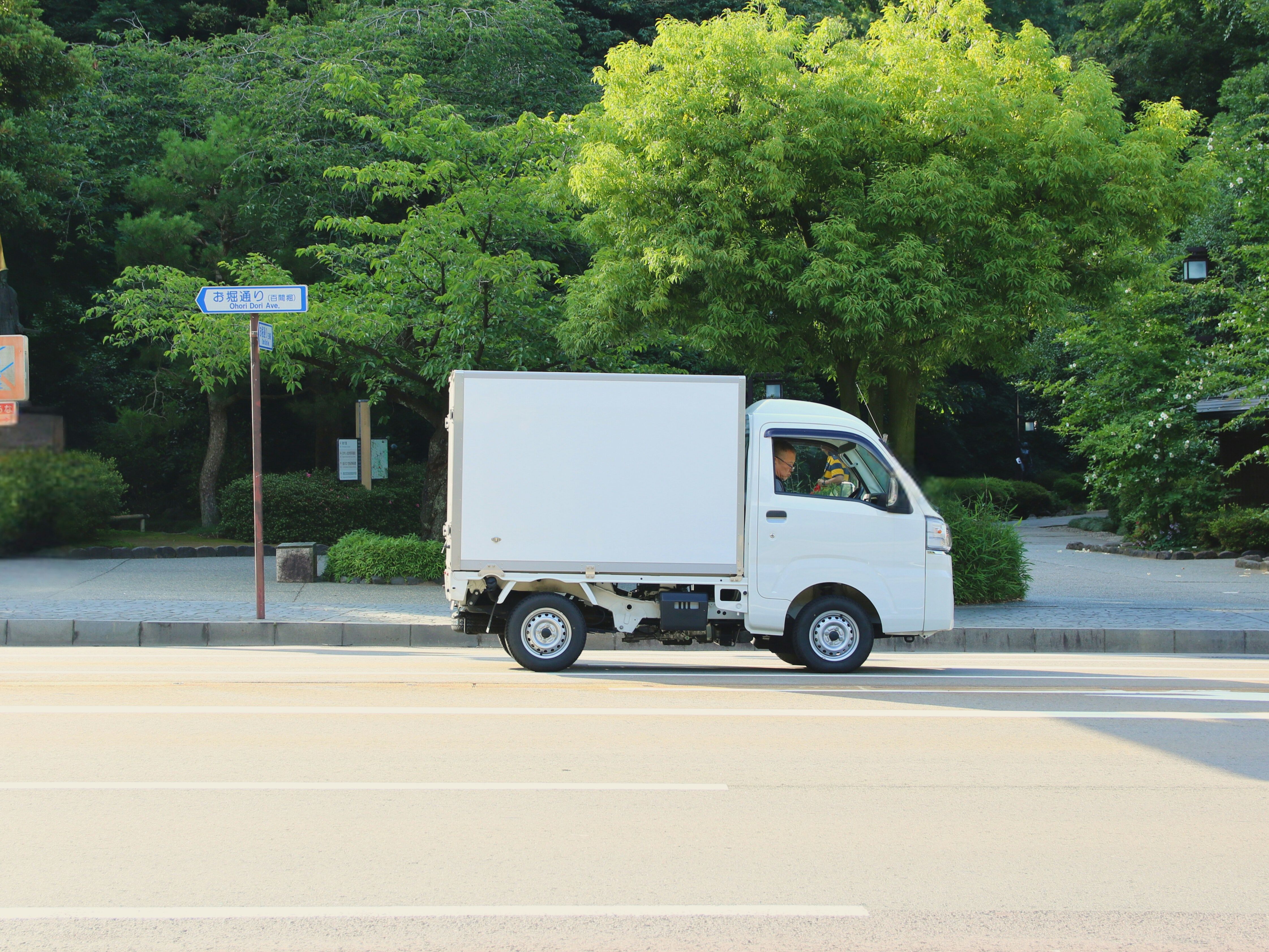 Proof of Delivery : Pentingnya Bukti Pengiriman dalam Logistik, manfaat POD dalam meningkatkan transparansi, mengurangi sengketa, serta penerapan POD berbasis aplikasi di industri ekspedisi.